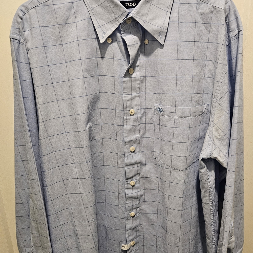 IZOD mens button up dress shirt SIZE MEDIUM COLOR BLUE  LM4